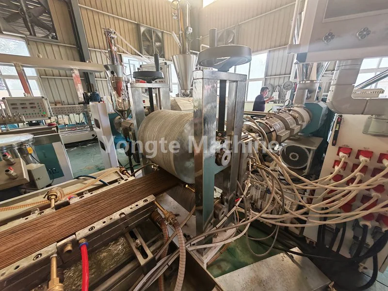 Solusyon para sa Mga Problema sa Produksyon ng WPC Extruder