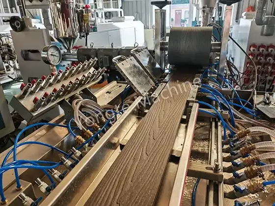 Canada WPC Complete Plant para sa Recycling Waste Fiberglass sa WPC Decking