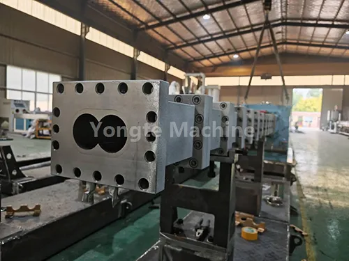Screw barrel of Yongte Wood Plastic Machine Using 50-70% Wood Powder 