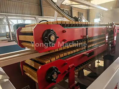 durable traction device for WPC door frame production line