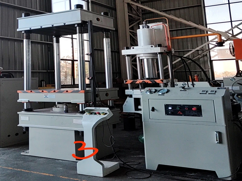 Waste Plastic Extrusion at Molding Machine