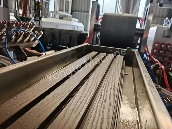 Matagumpay na Na-install ang Yongte WPC Wall Cadding Machine sa Canada